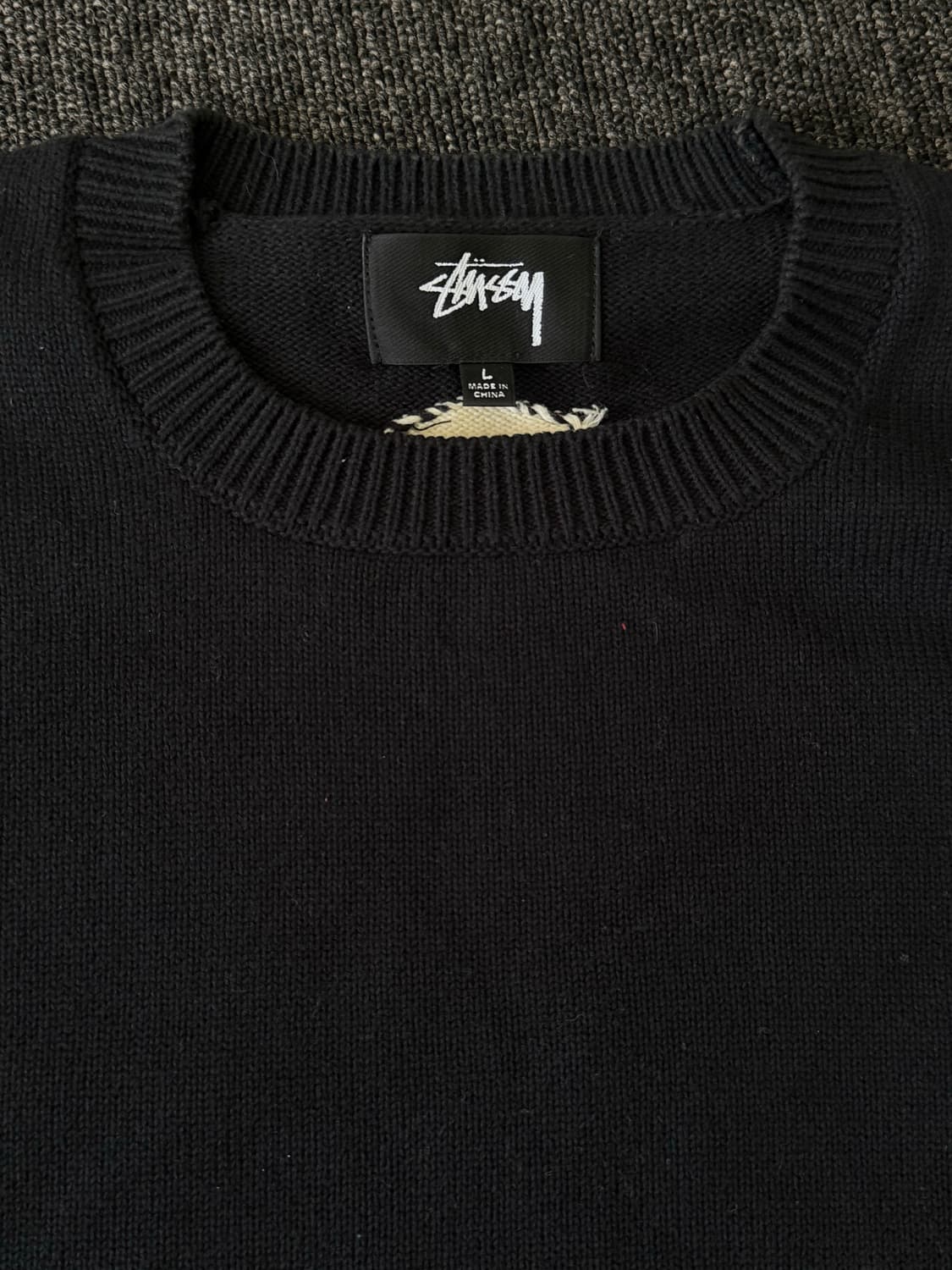 [L] 스투시 벤트 크라운 스웨터 블랙 상품이미지2