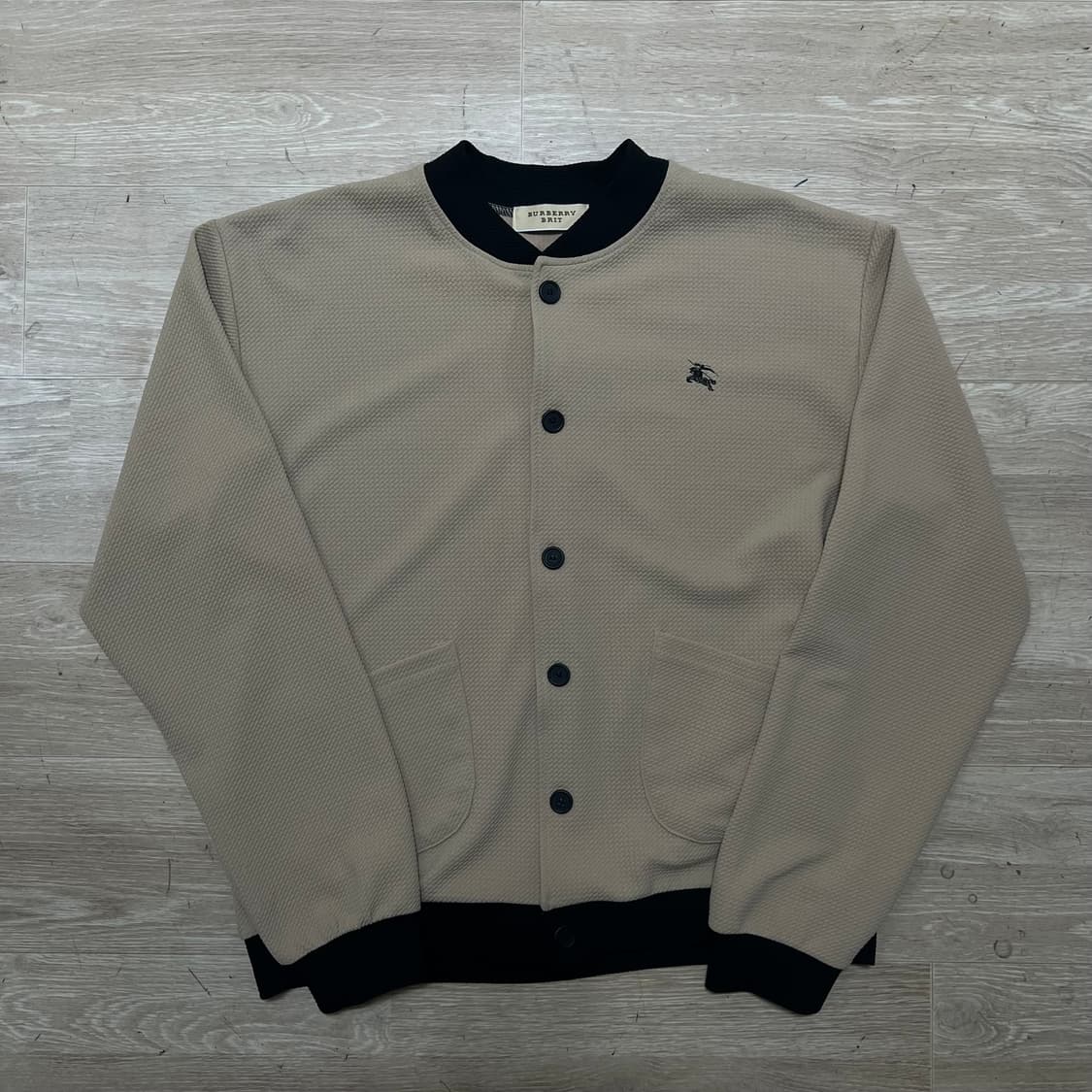 버버리 브릿 여성 기마로고 시어서커 버튼업 가디건 [베이지] XL/105 상품이미지1