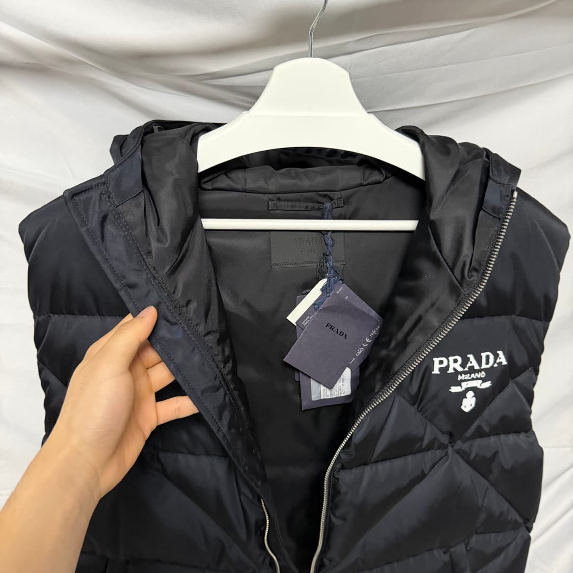 [S급/XL] 프라다 리나일론 다운 후드 패딩 조끼 블랙 상품이미지6