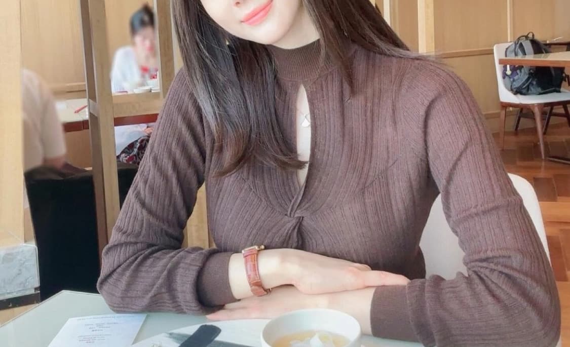 감각제이 수입 컷아웃 울 니트 목폴라 블랙 상품이미지4