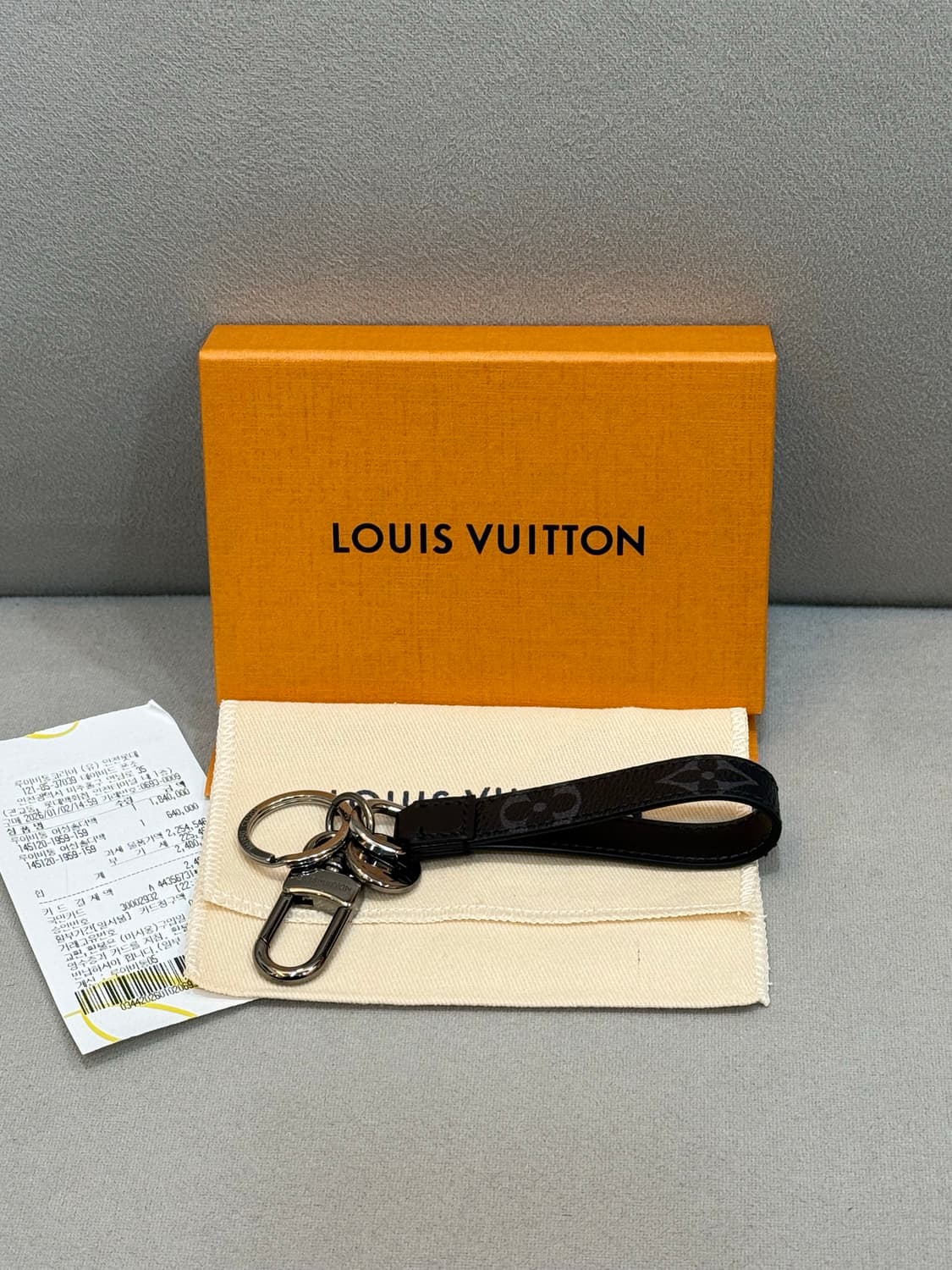 루이비통 드라곤느 백참 키링 상품이미지1