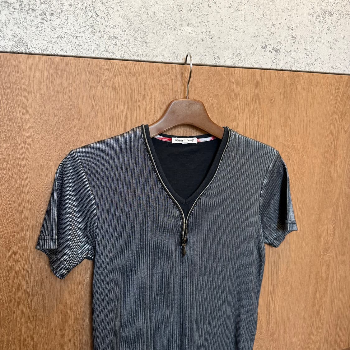 빈티지 브이넥 반팔 골지 티셔츠 하프 집업 디테일 레귤러핏 차콜 상품이미지3