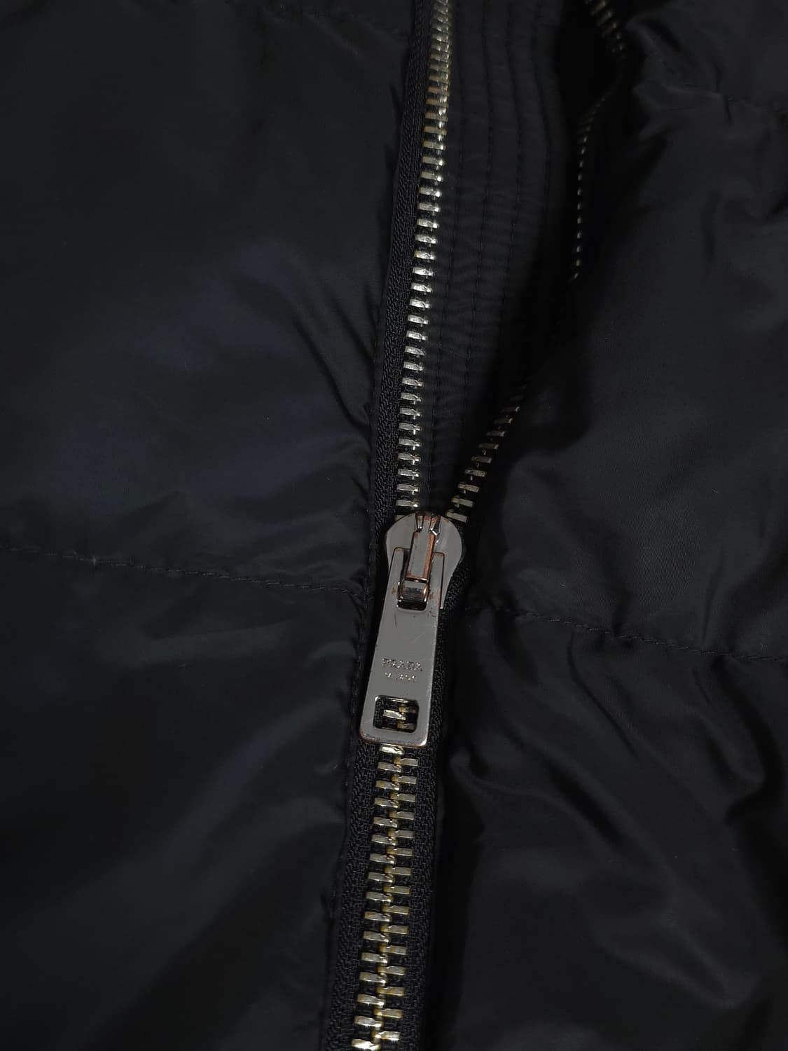 [54] 프라다 리나일론 숏패딩 블랙(SGB112) 상품이미지5