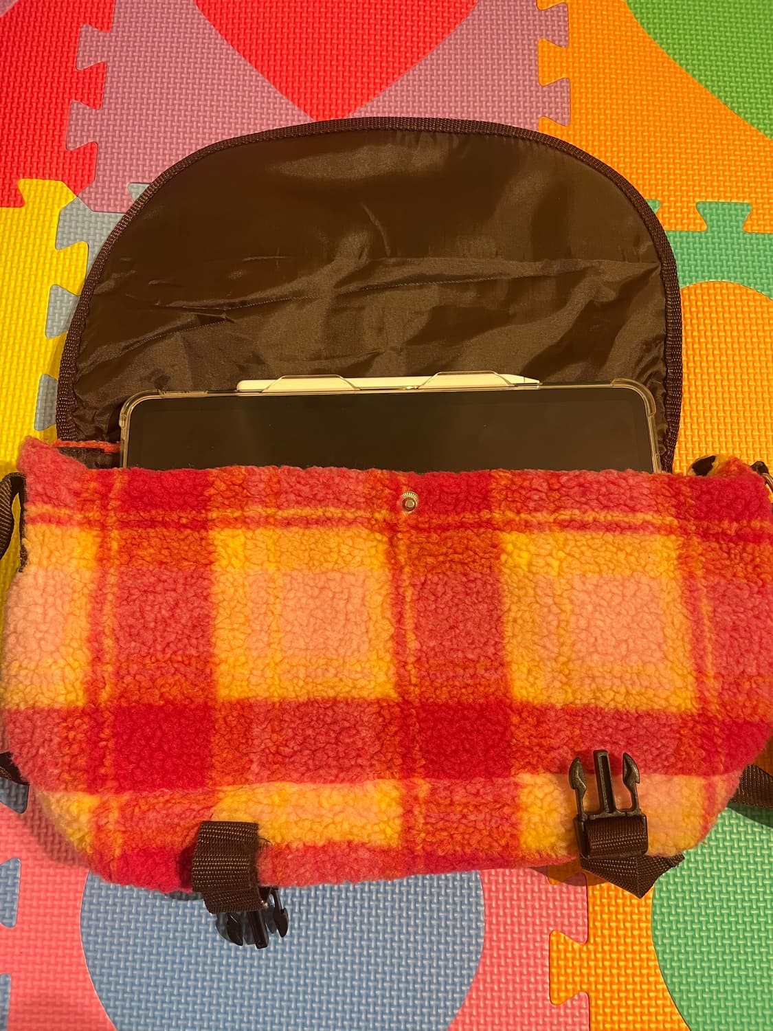 핑크옐로우 체크 뽀글이 메신저백 🐥 상품이미지8