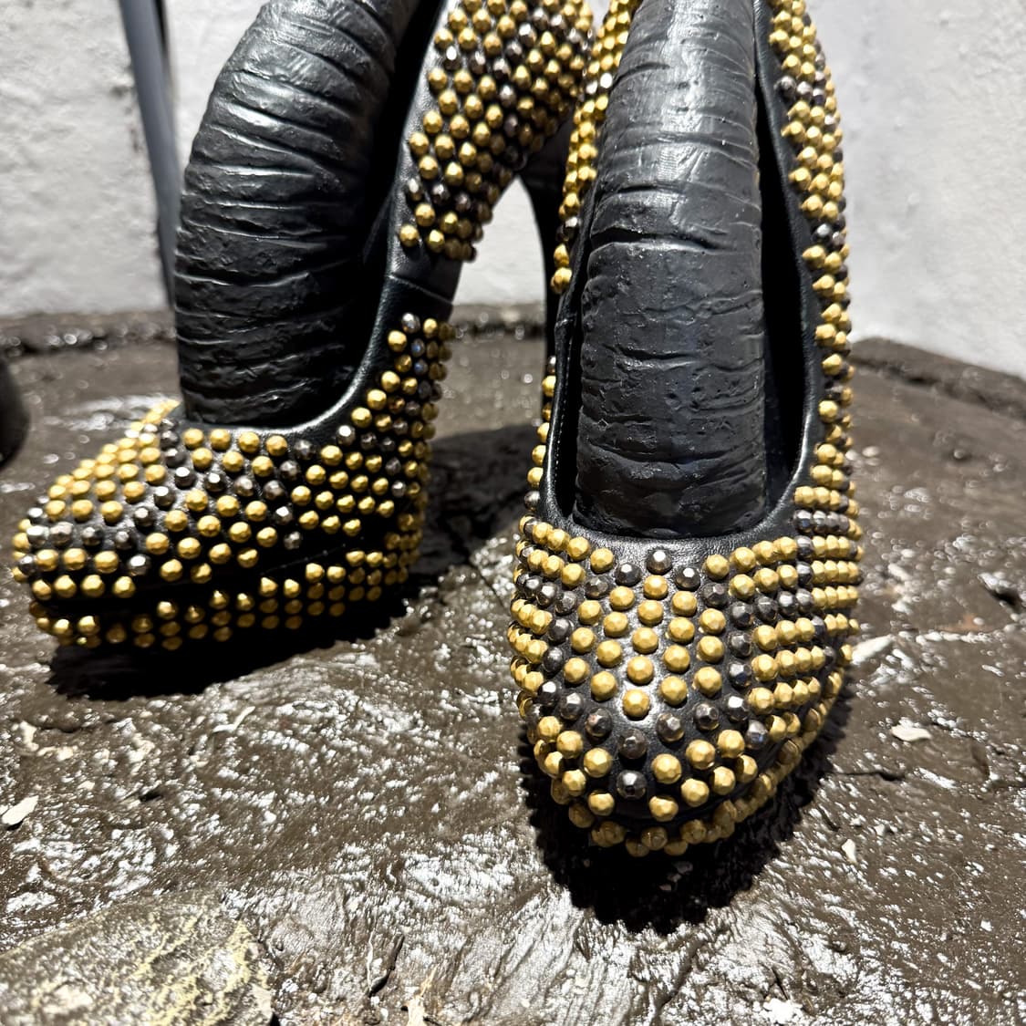 Alexander McQueen – Black Studded Leathe 상품이미지3