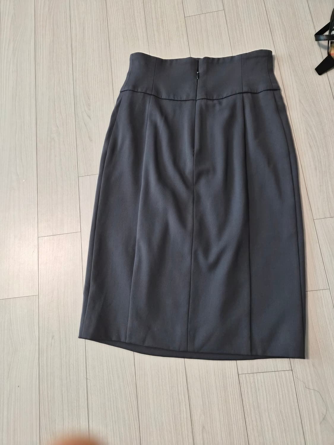 엠포리오 아르마니 하이웨스트 튤립 펜슬 스커트 (40사이즈) 상품이미지6