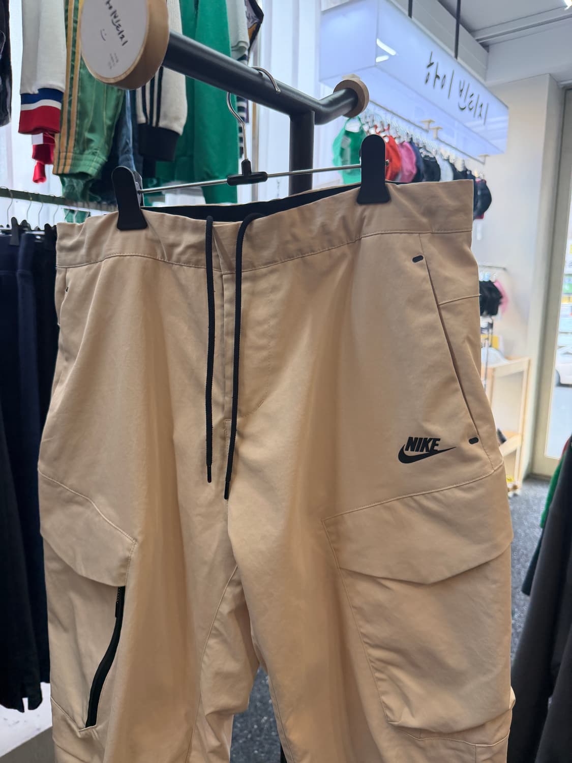 나이키 테크 에센셜 카고팬츠 상품이미지2