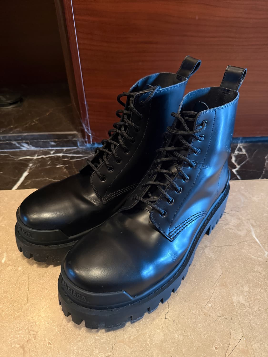 발렌시아가 스트라이크 컴뱃 부츠 42 팝니다 상품이미지1