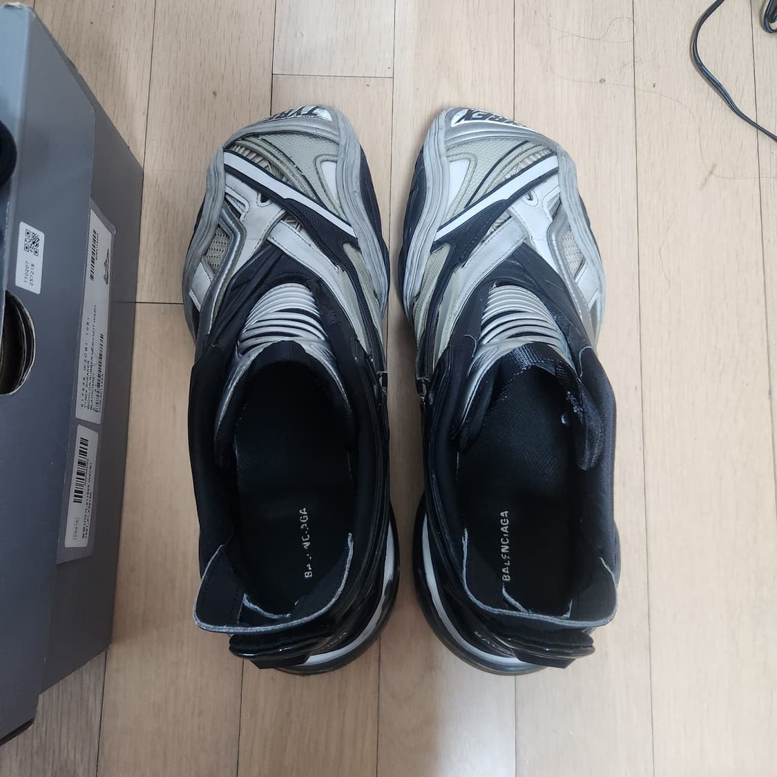 발렌시아가 타이렉스 41사이즈 판매합니다 상품이미지2