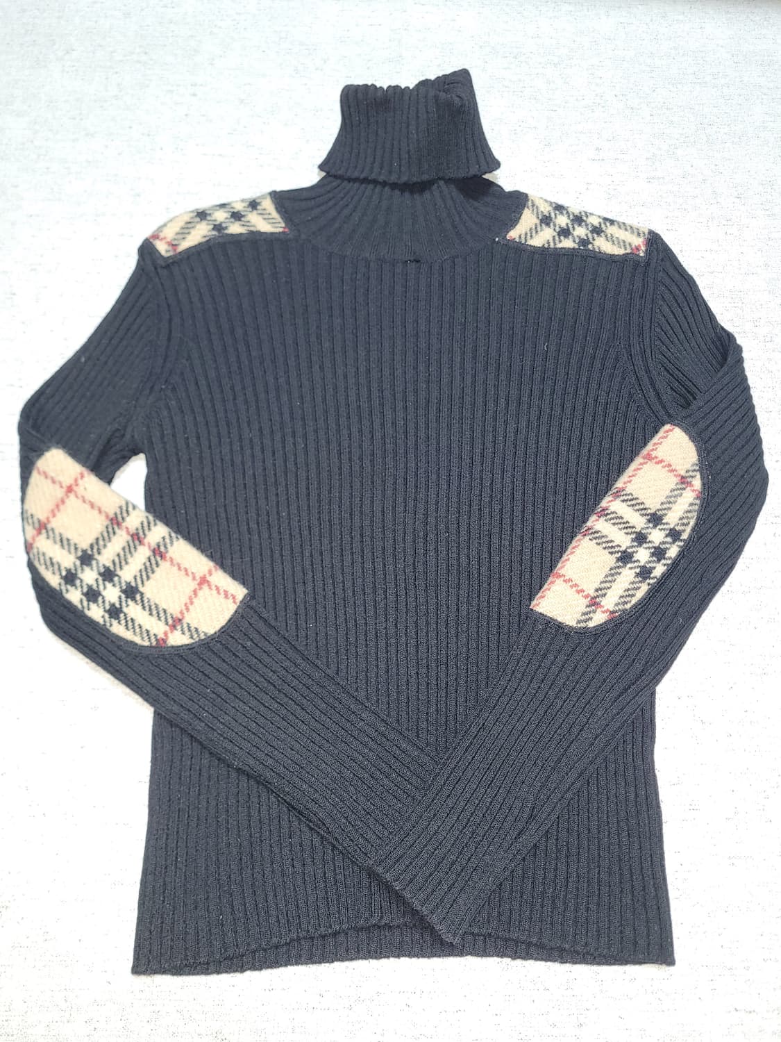 버버리 체크 목니트 팝니다 상품이미지1