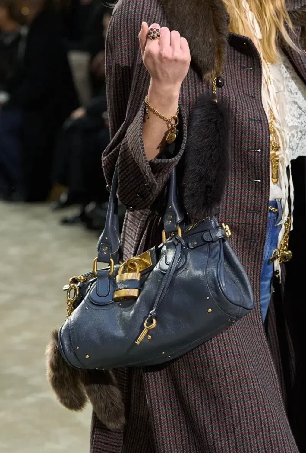 끌로에 패딩턴백 네이비 금장 상품이미지3