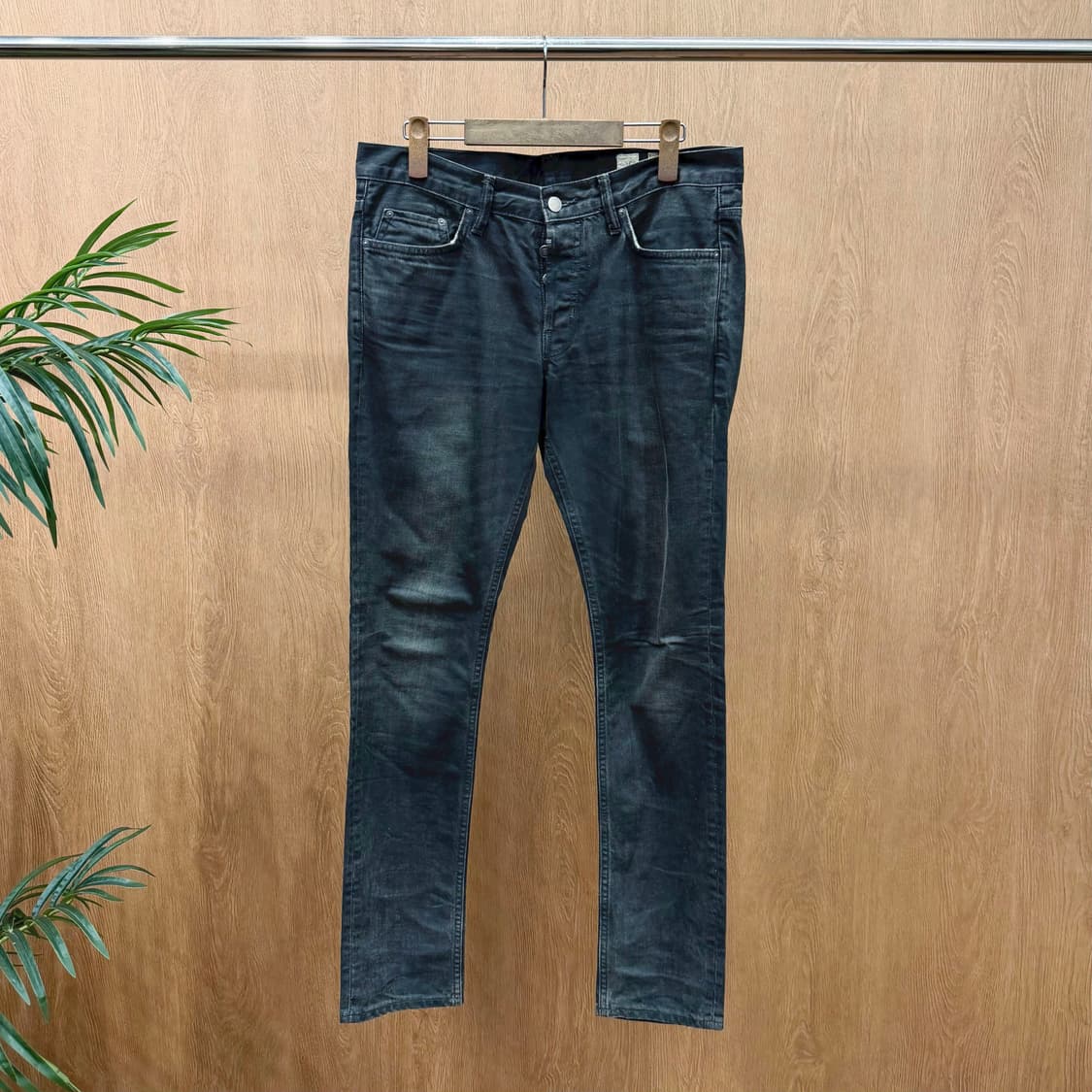 올세인츠 워싱 데님 팬츠 블랙 로고 패치 버튼 클로징 슬림 디테일 그레이 상품이미지1