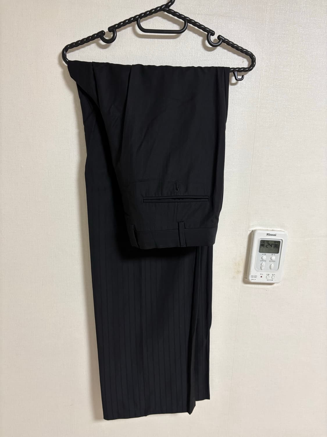 Armani Collezioni 더블 브레스티드 수트 | 블랙 스트라이프 상품이미지2