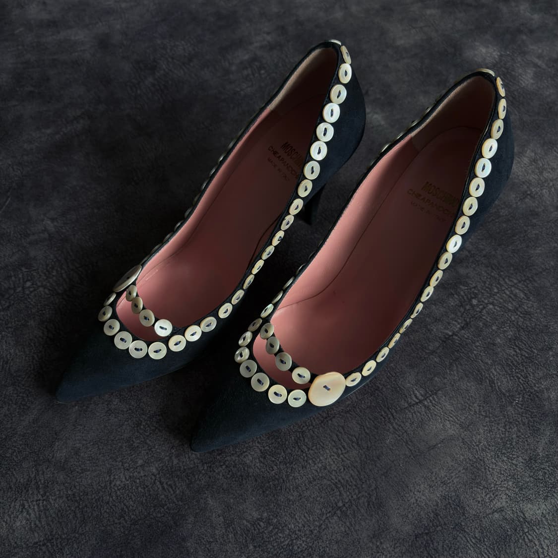 모스키노 버튼 디테일 힐 상품이미지1