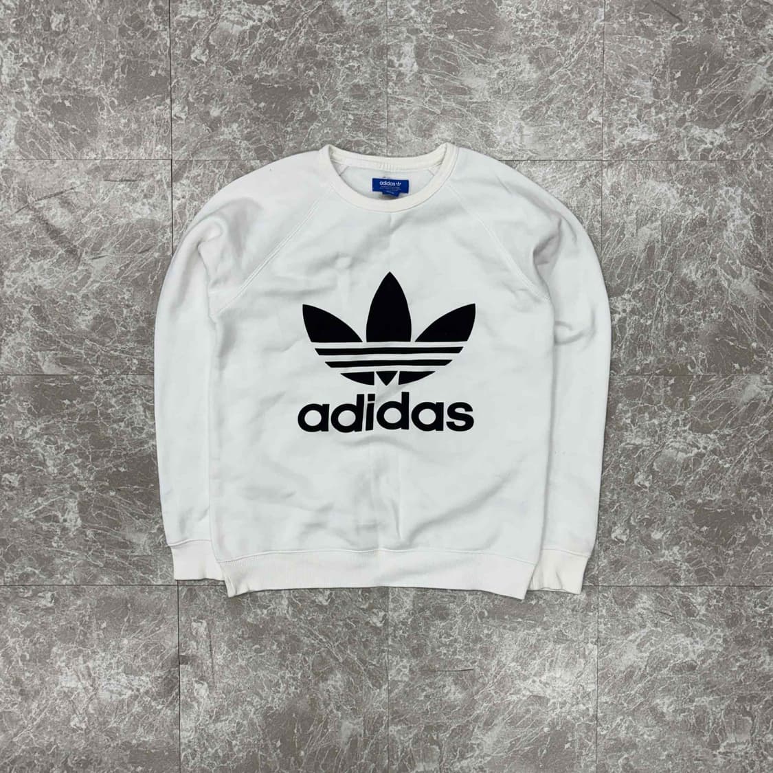 아디다스 빅트레포일 화이트 러블리힙 스웨트셔츠 맨투맨(90) 상품이미지2