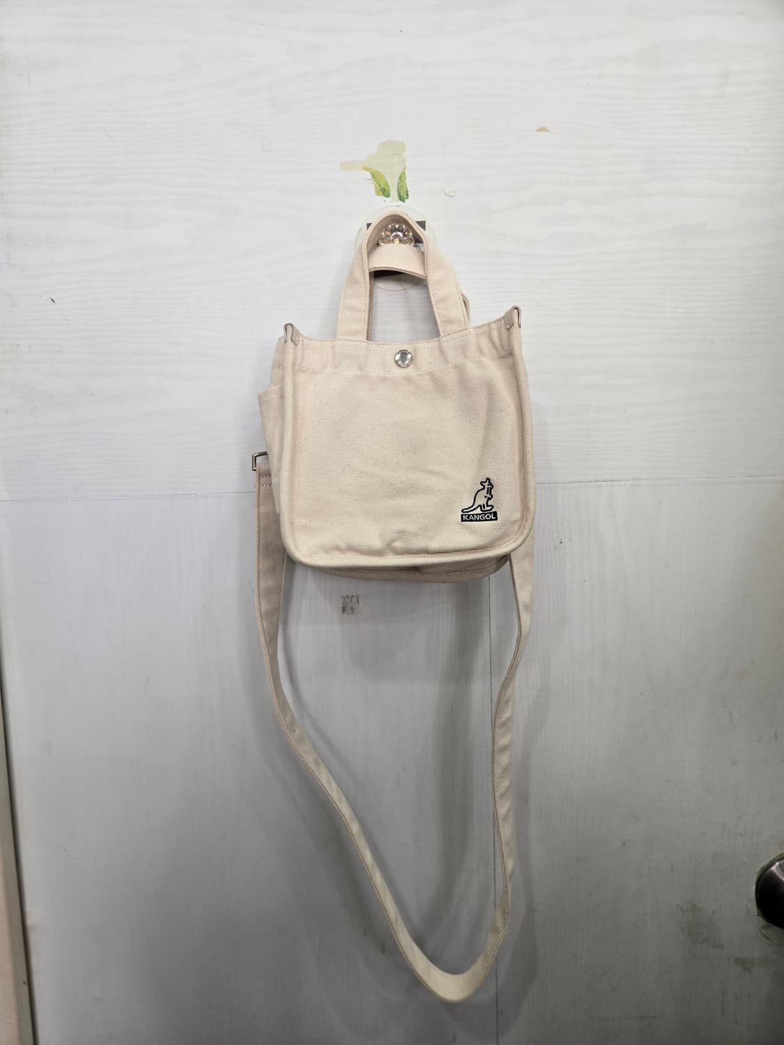 KANGOL 캉골 크로스백! 깔끔한 디자인! 크로스끈도 있습니다~ 상품이미지2