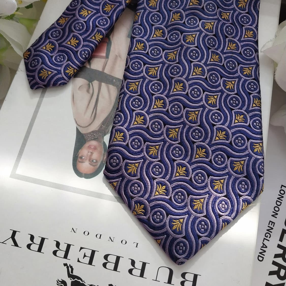 버버리 실크 퍼플 자카드 넥타이 9.5cm A+등급 K1310
 상품이미지3