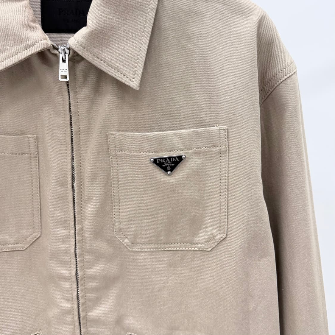 [S+급/L] 프라다 삼각로고 데님 블루종 베이지 자켓 상품이미지2
