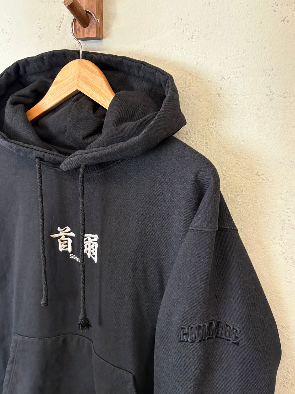 다크룸 서울 블랙 후드티 상품이미지4
