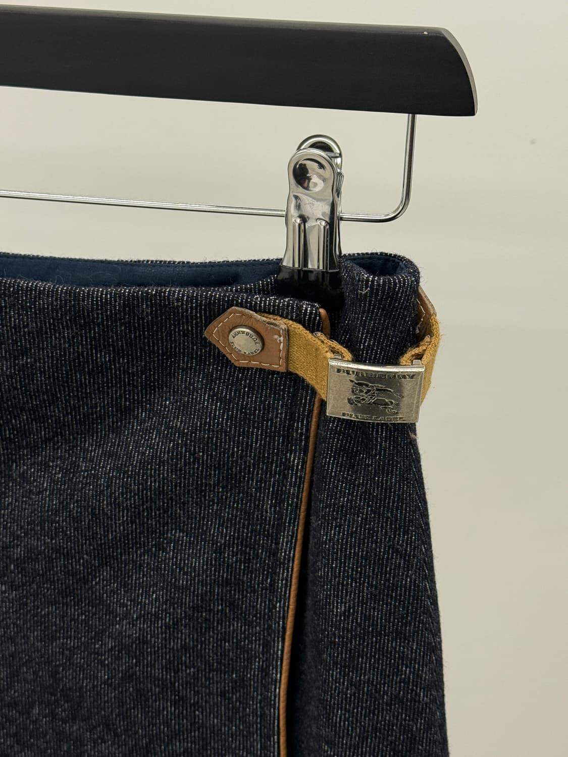 BURBERRY 버버리 블루라벨 데님 미디랩스커트 36 상품이미지5