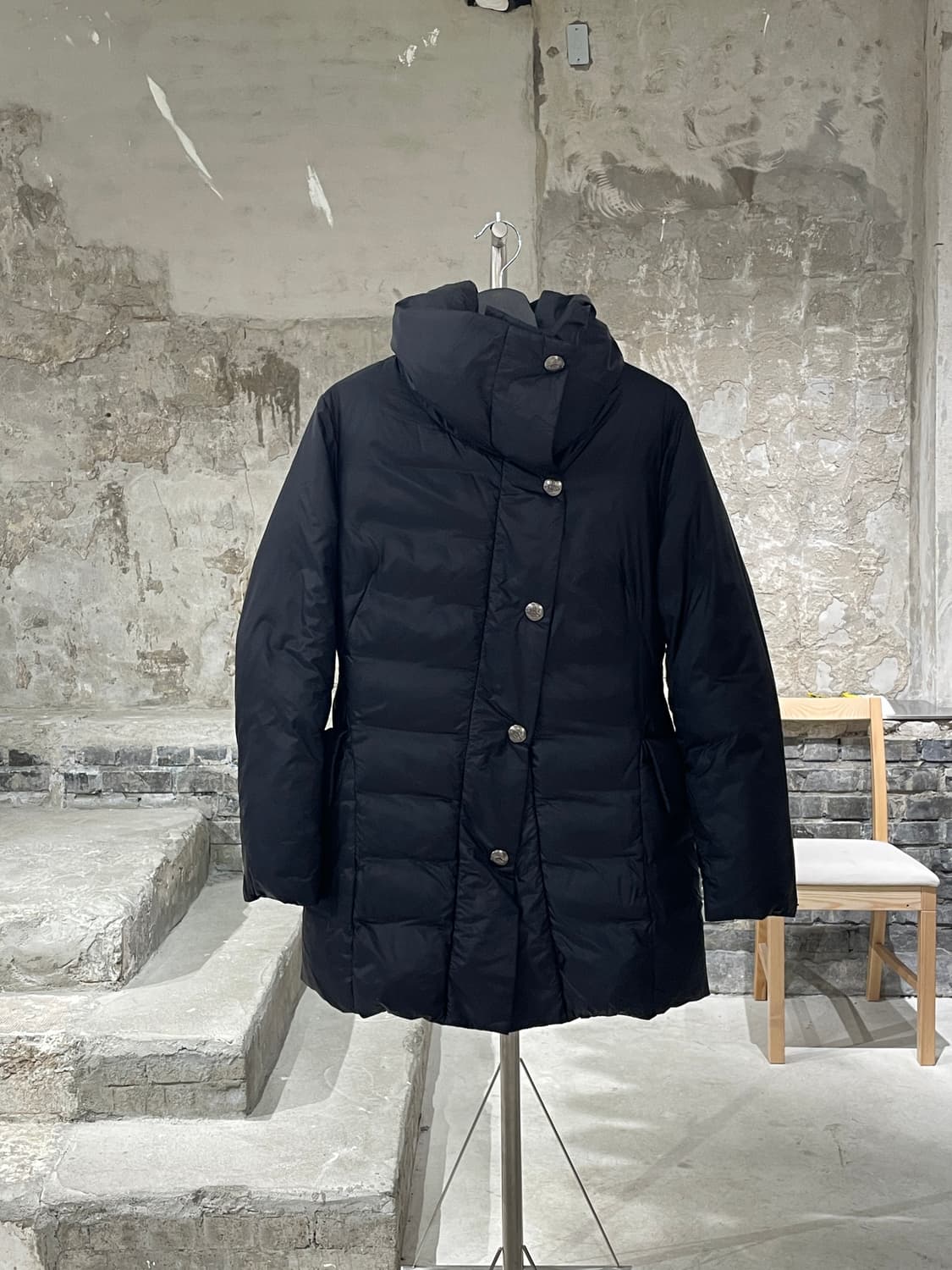 비비안 웨스트우드 앵글로마니아 블랙 하이넥 구스 다운 패딩 상품이미지1