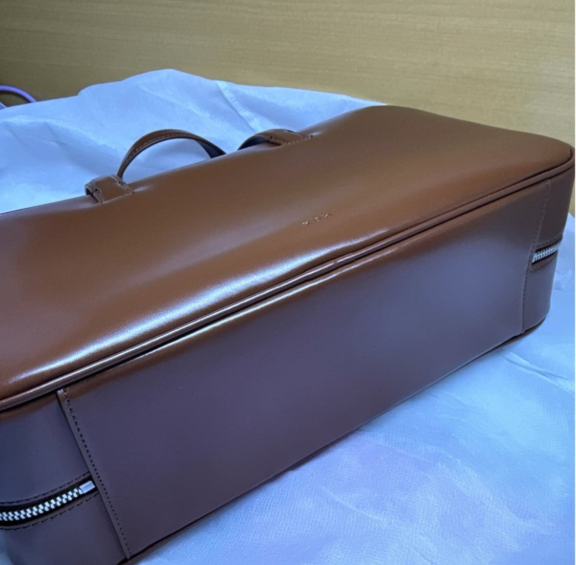 로서울 틴 스퀘어 토트백 글로시 초콜릿 상품이미지6
