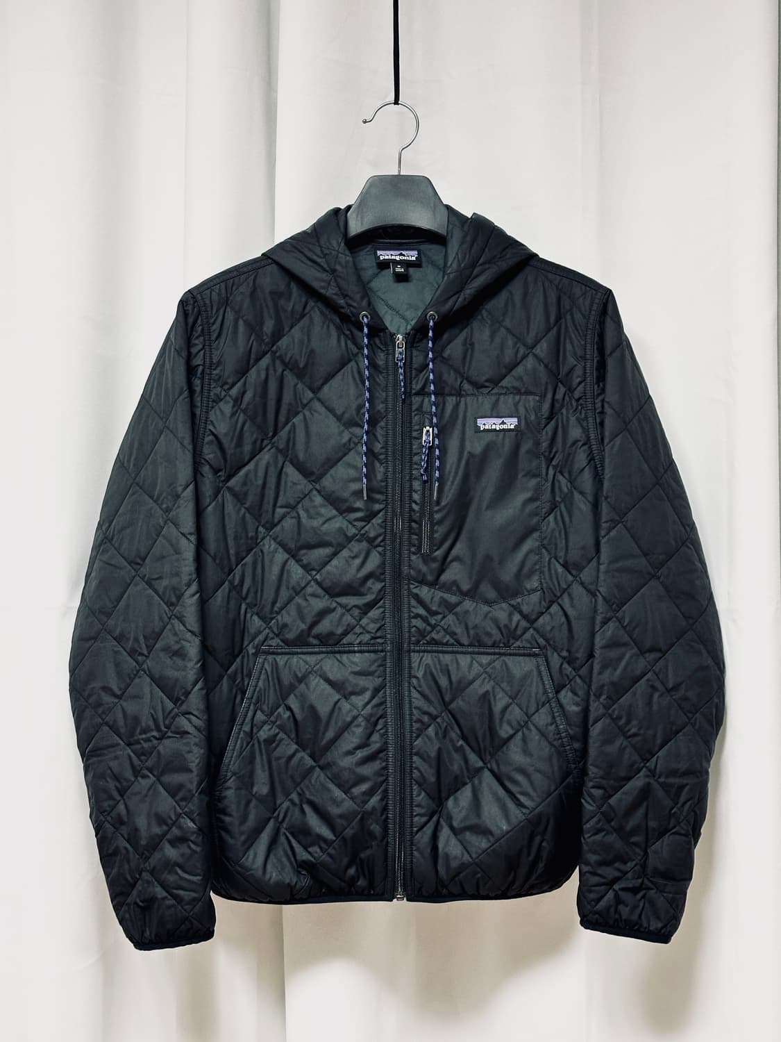 파타고니아 다이아몬드 퀼티드 봄버 후디 블랙 M 상품이미지2