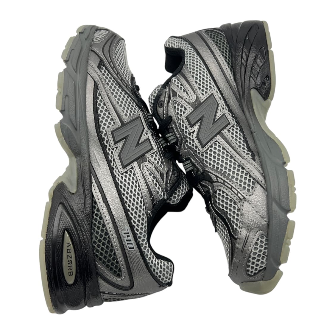 240 뉴발란스 740 다크 실버 메탈릭 상품이미지2