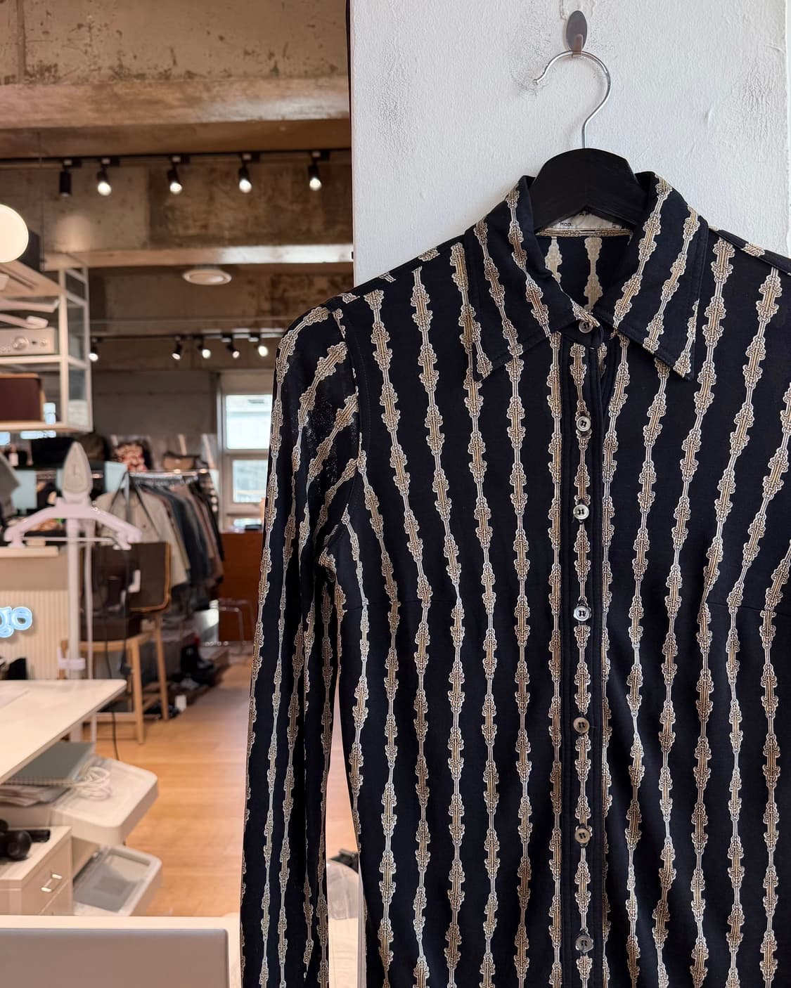 셀린느 블랙 체인 스트라이프 실크 셔츠  상품이미지4