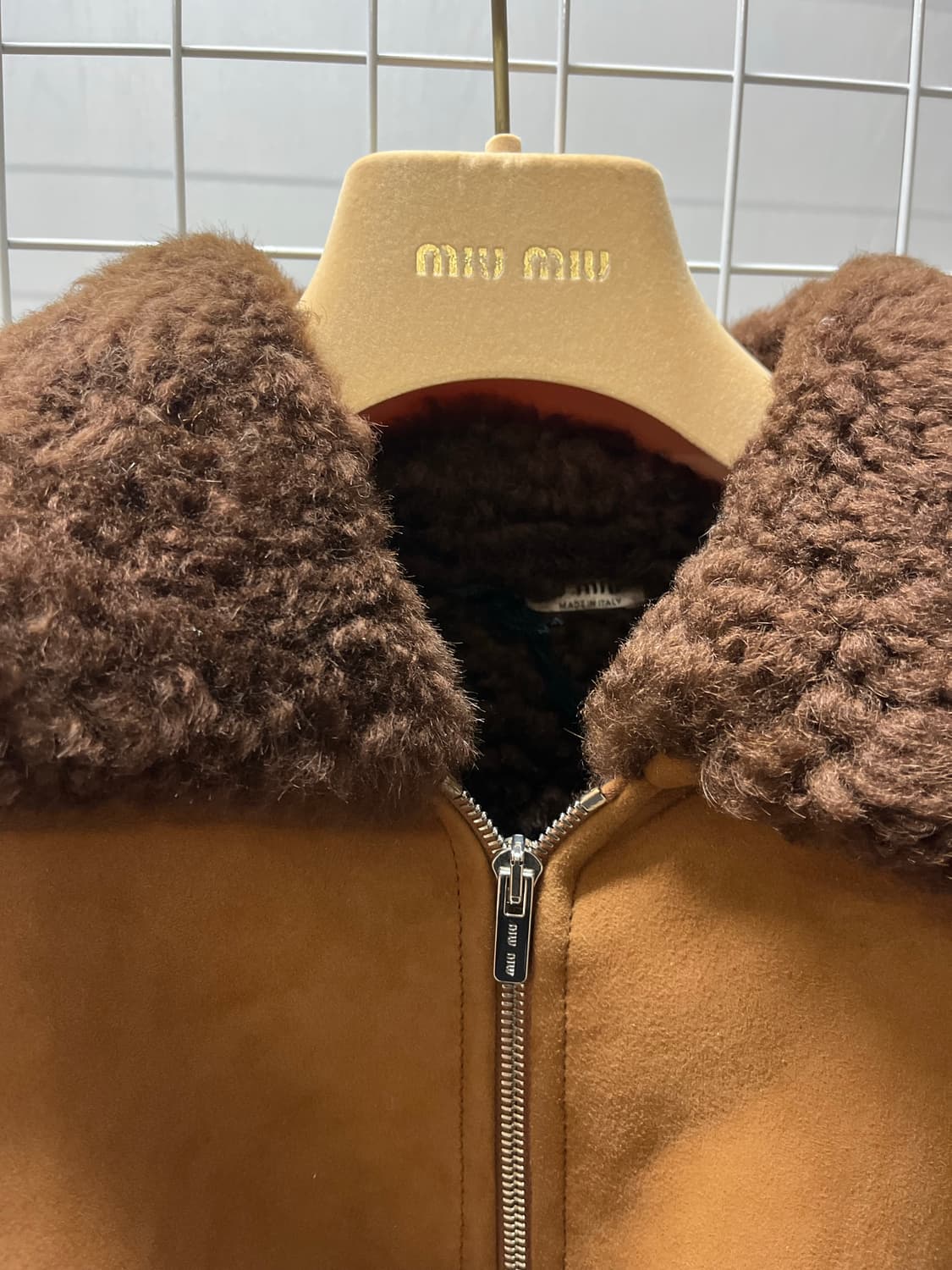 Miu miu 미우미우 무스탕 판매합니다 상품이미지3