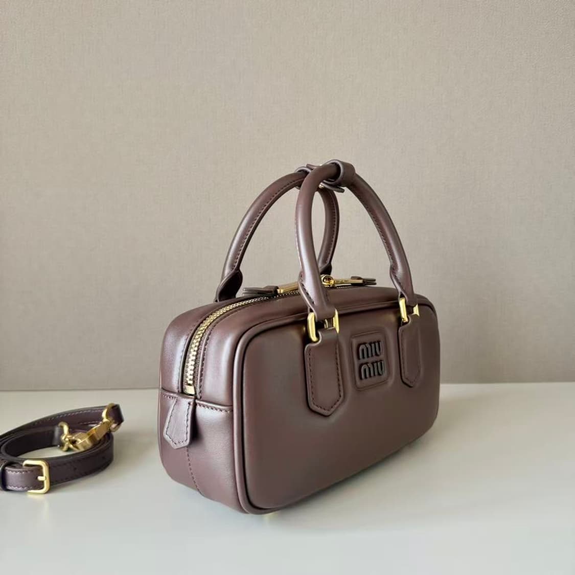 미우 미우 아르카디 레더 미니백 상품이미지5