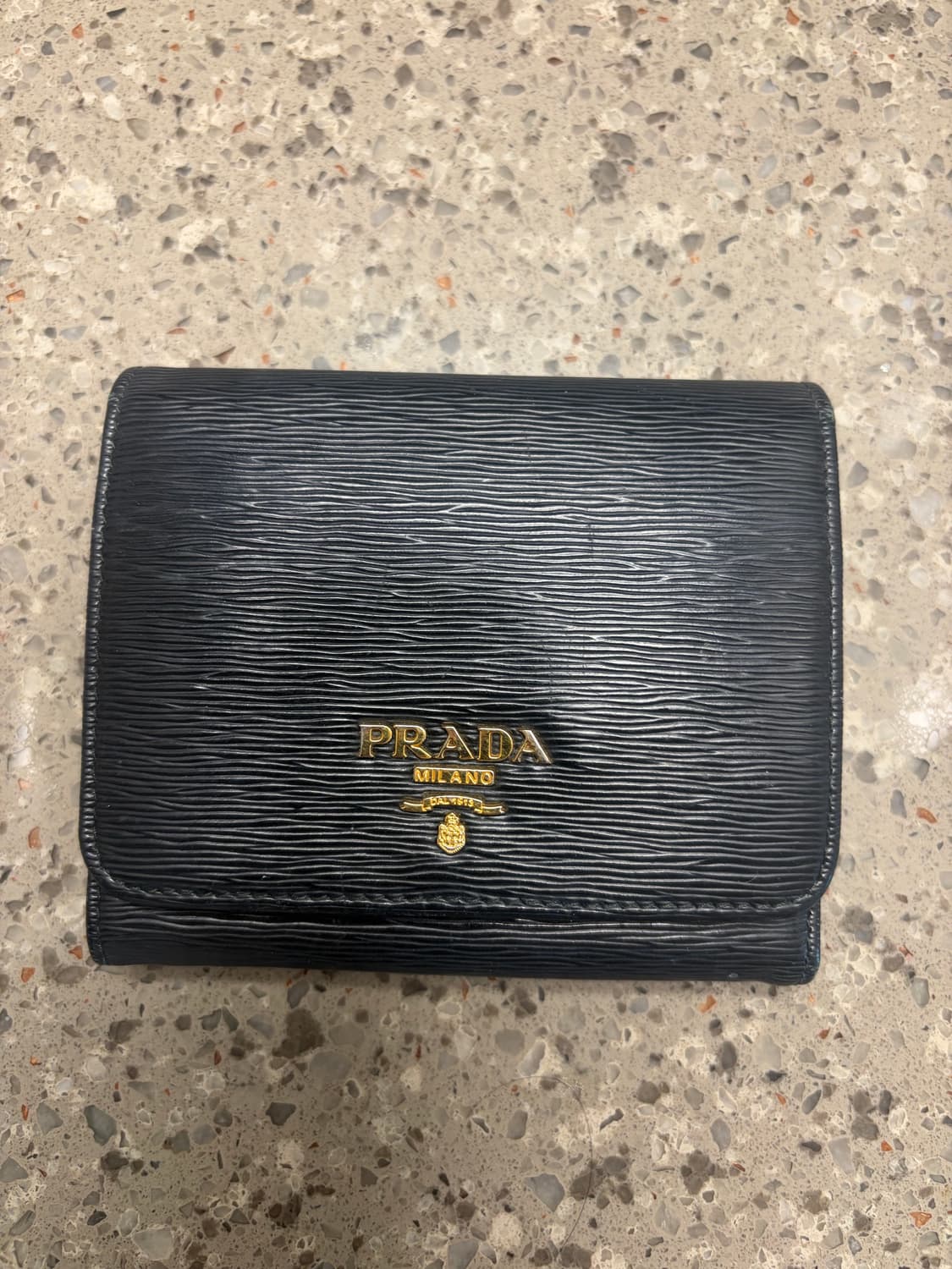 프라다 금장 사피아노 지갑 블랙 상품이미지1