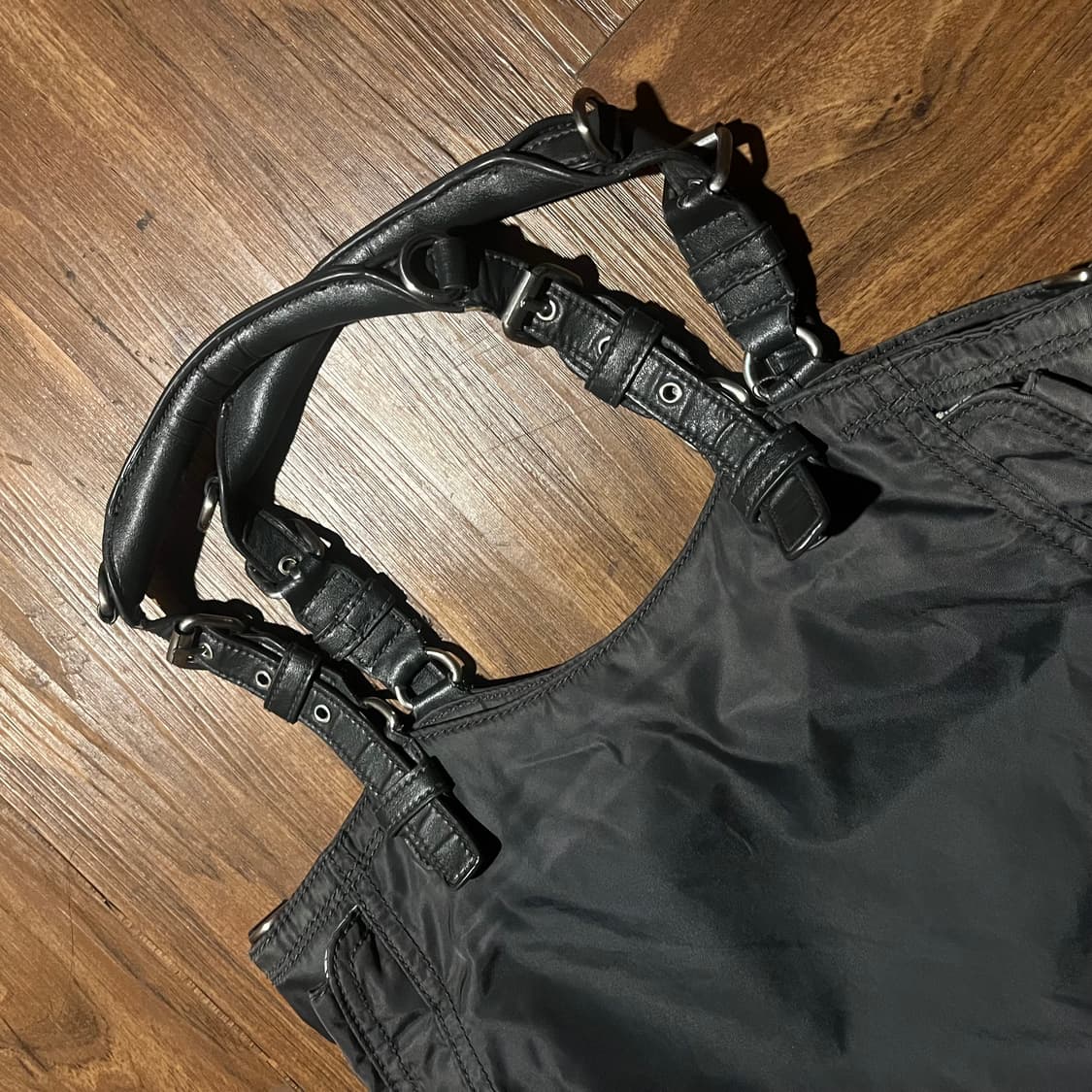 CALVIN KLEIN LEATHER STRAP TOTE BAG 상품이미지4