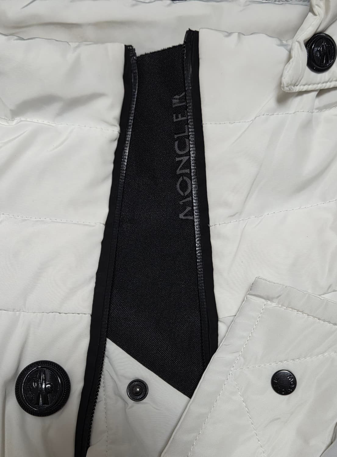 몽클레어 가이안 쇼트 다운 자켓 상품이미지8