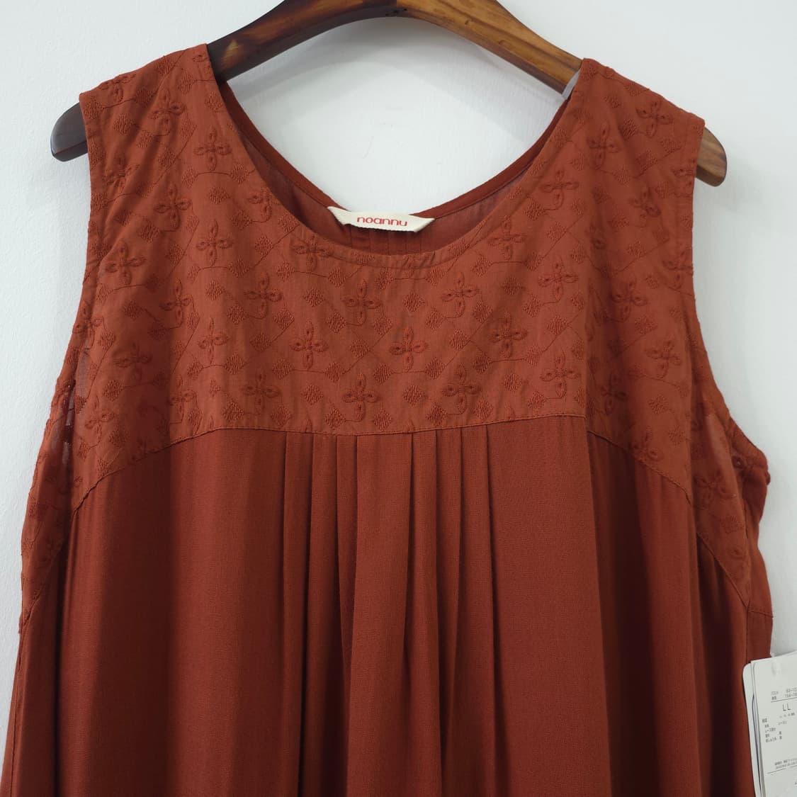 브릭 브라운 자수 플레어 슬리브리스 블라우스 상품이미지3