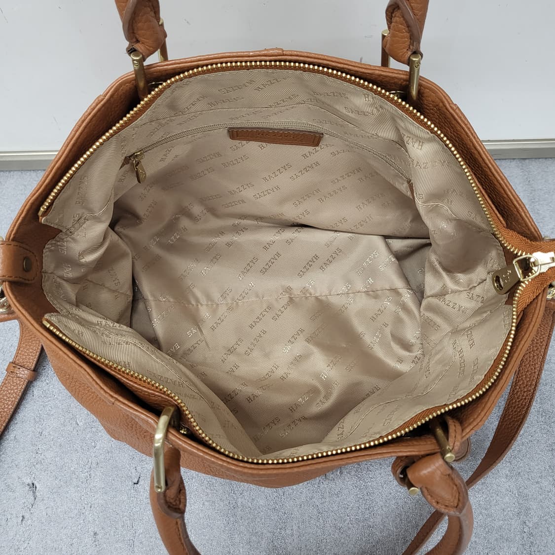 상태좋은 고급스러운 브라운 컬러의 헤지스 천연가죽 토트백 상품이미지8