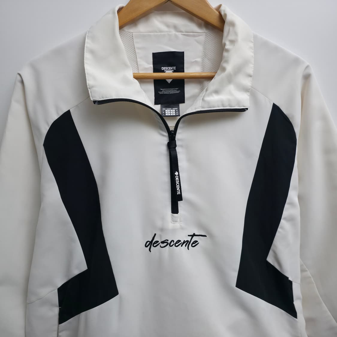 [L] 데상트 화이트 아노락 바람막이 상품이미지2