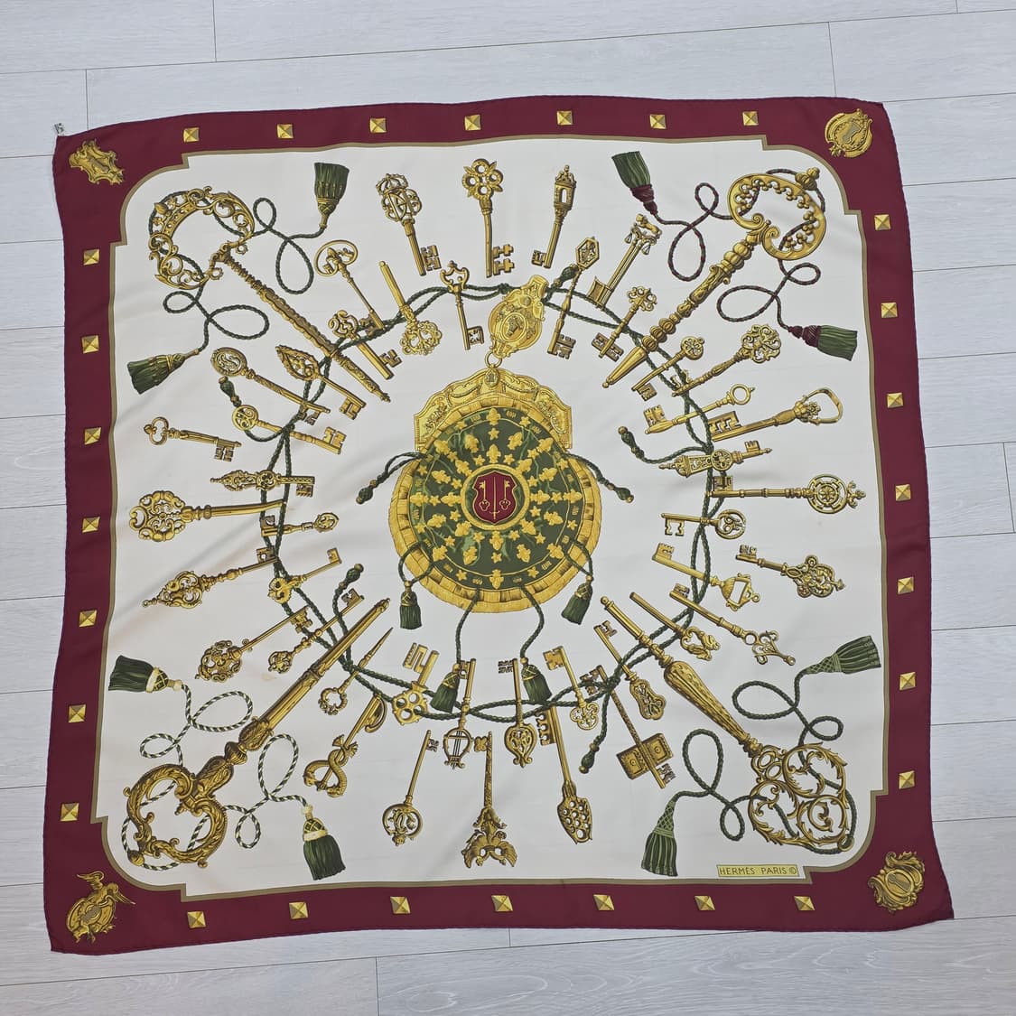 에르메스 스카프 까레 Les Cles 열쇠 패턴 실크 (버건디) 상품이미지1