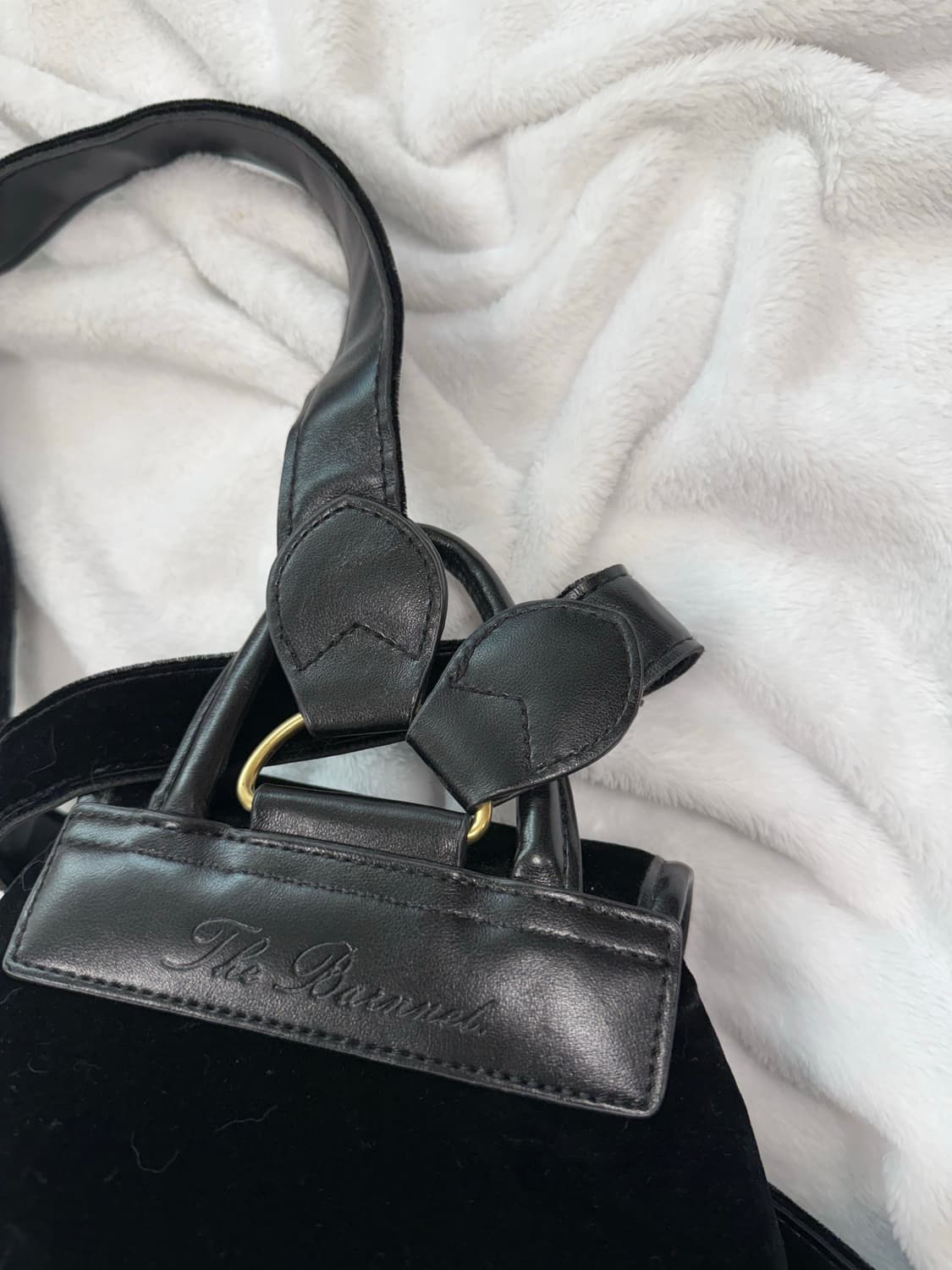 급처)더바넷 블랙 벨벳 백팩 상품이미지5