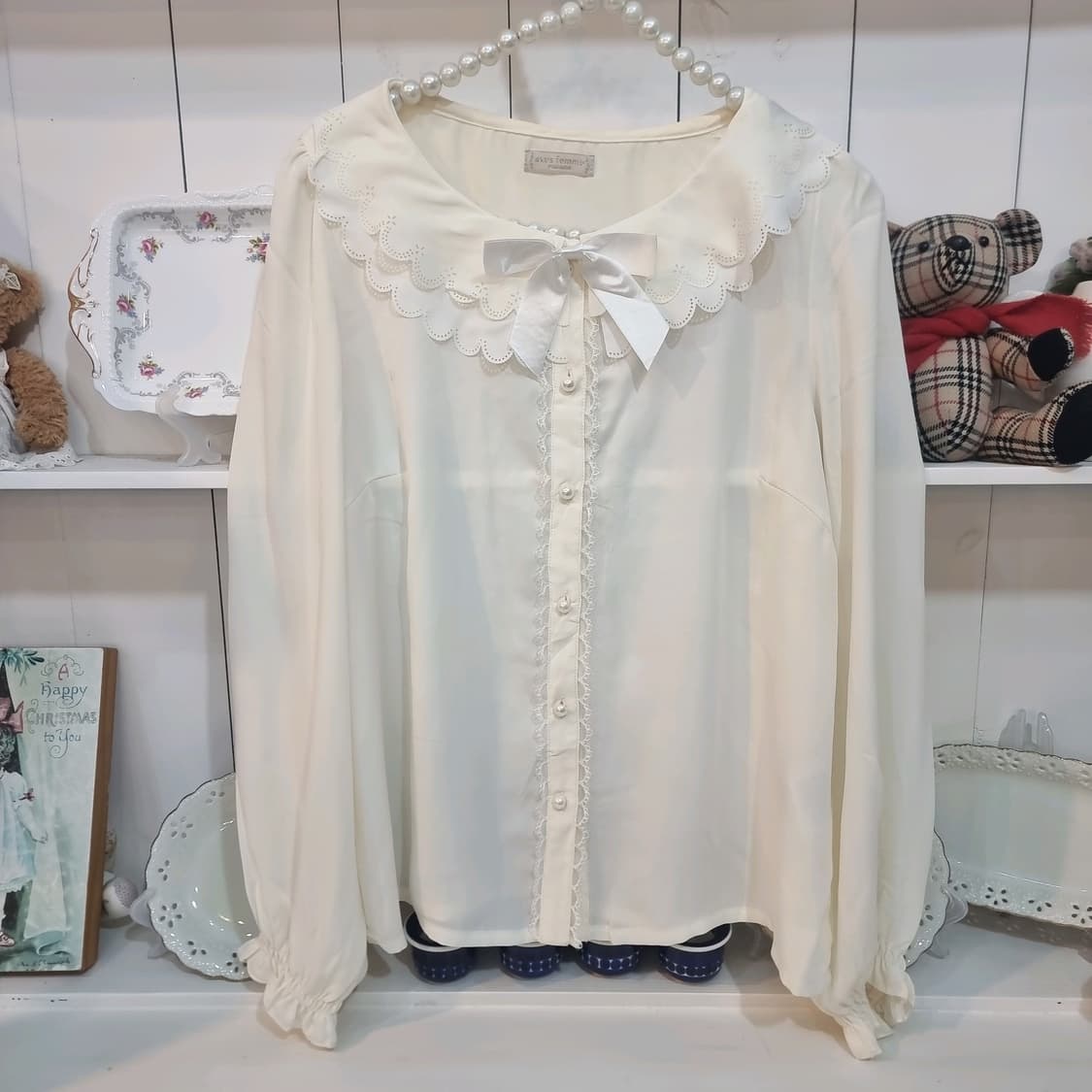 엑시즈팜 러블리레이스 리본 블라우스 상품이미지1