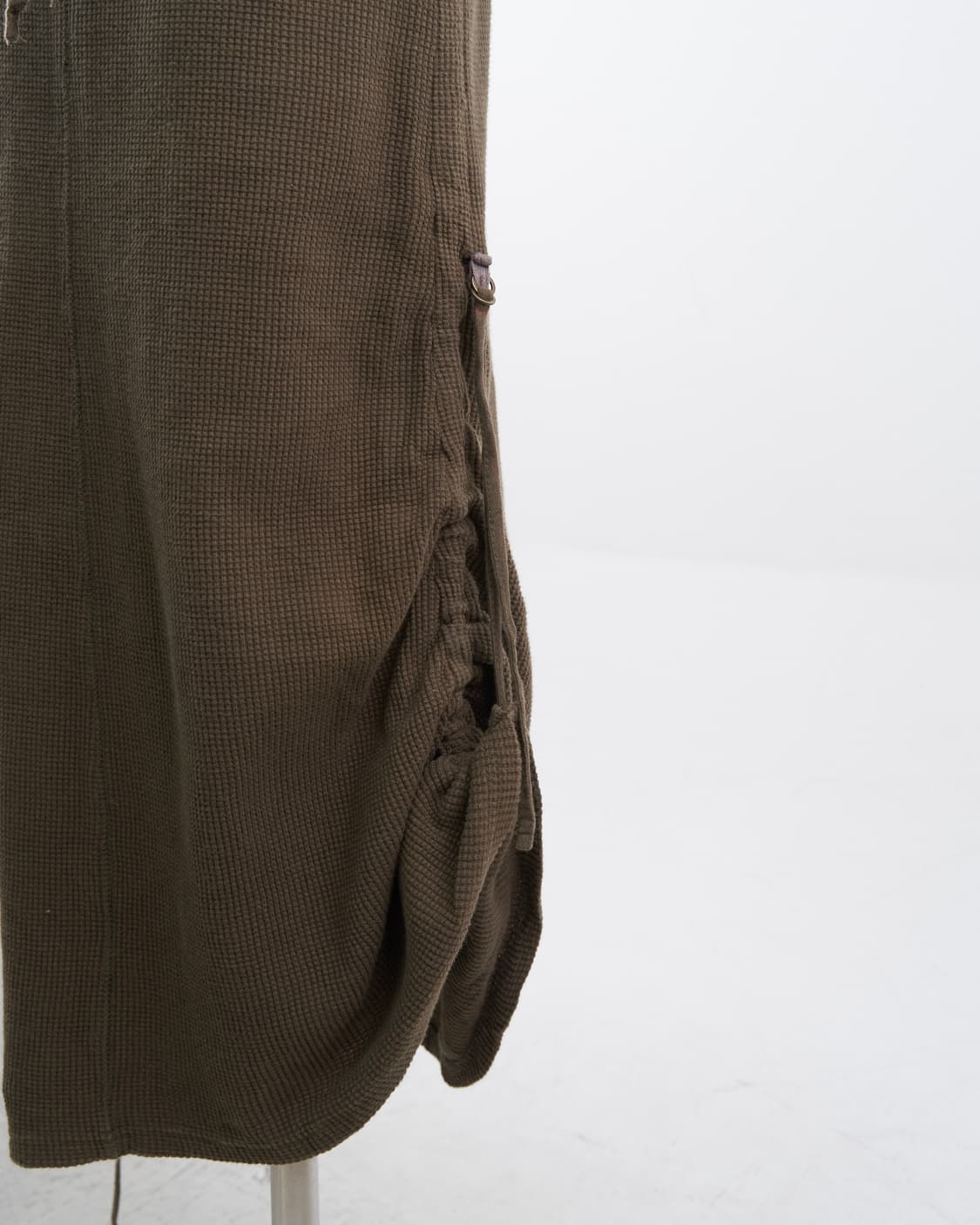 G.O.A 사이드 스트랩 셔링 디테일 롱 스커트 상품이미지4