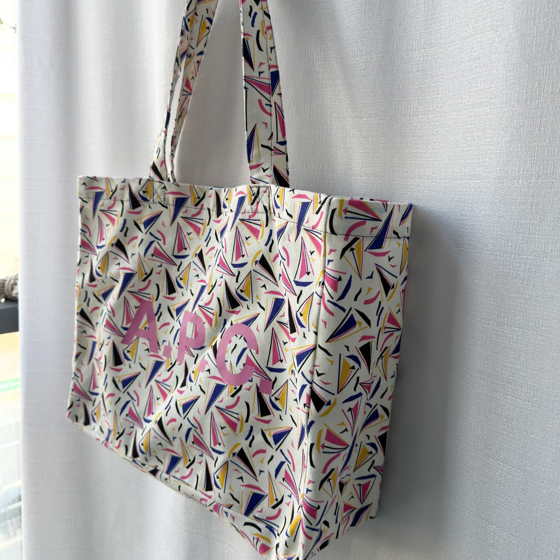 아페쎄 A.P.C. 23SS 루 보트 패턴 토트백 오프화이트 핑크 상품이미지3