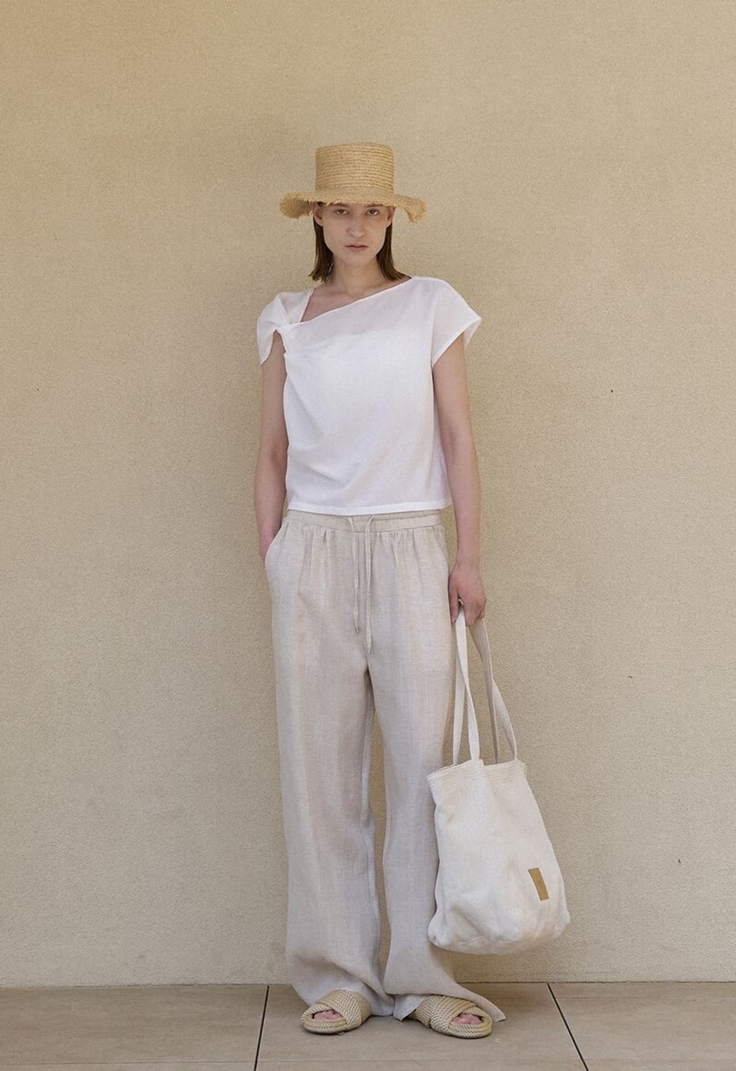 아틀리에 나인 TWIST NECK BUBBLE BLOUSE 상품이미지3