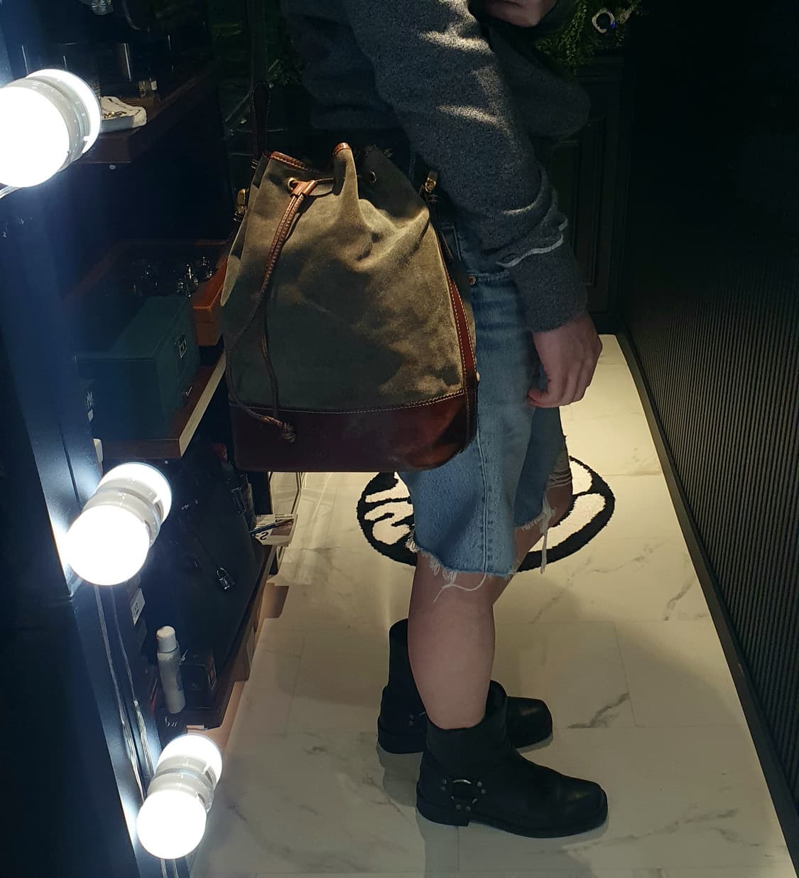 로에베 빈티지 안테 스웨이드 버킷 숄더백 상품이미지9