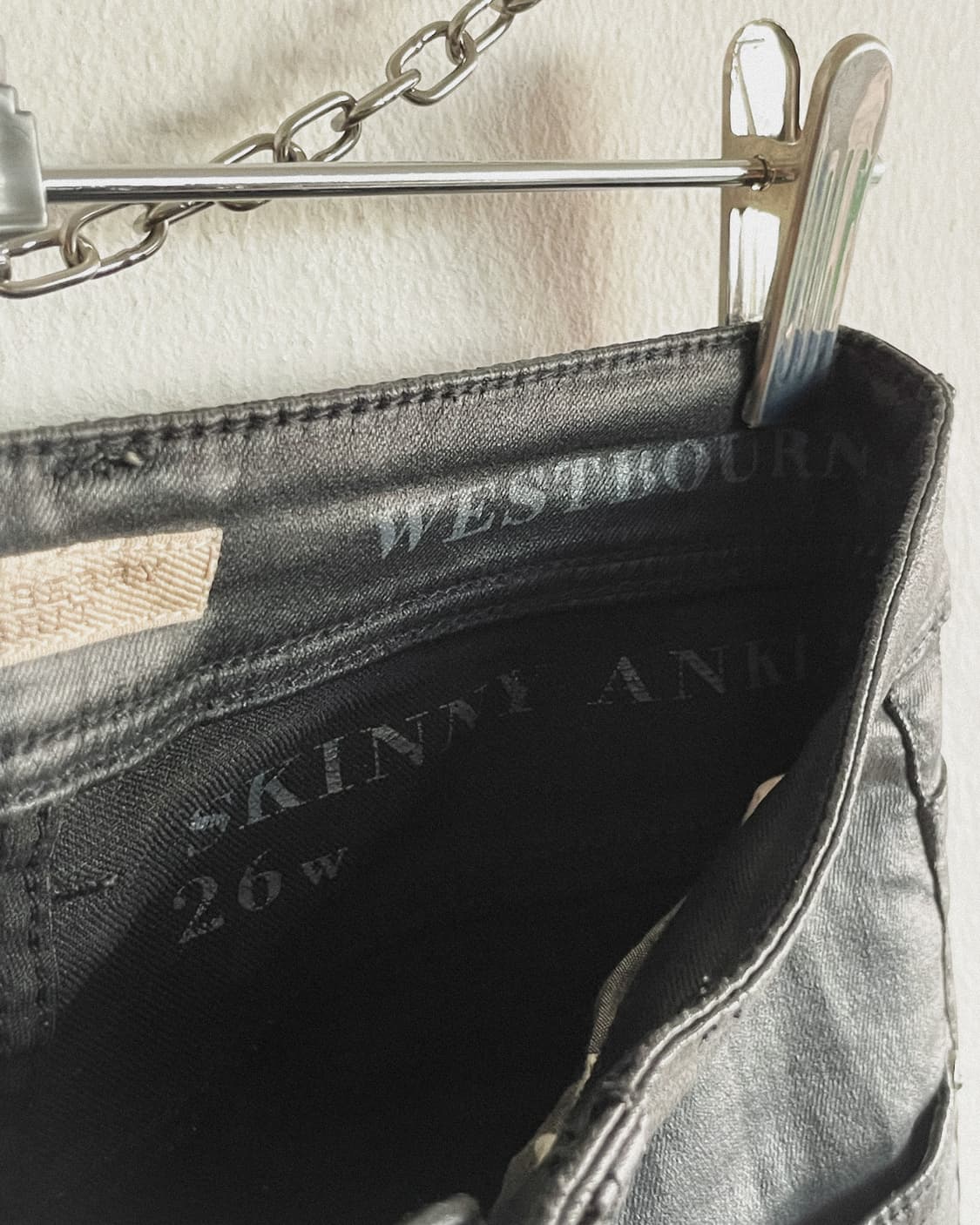 버버리 메탈릭 왁스 코팅 로우라이즈 슬림 스트레이트핏 데님 상품이미지9