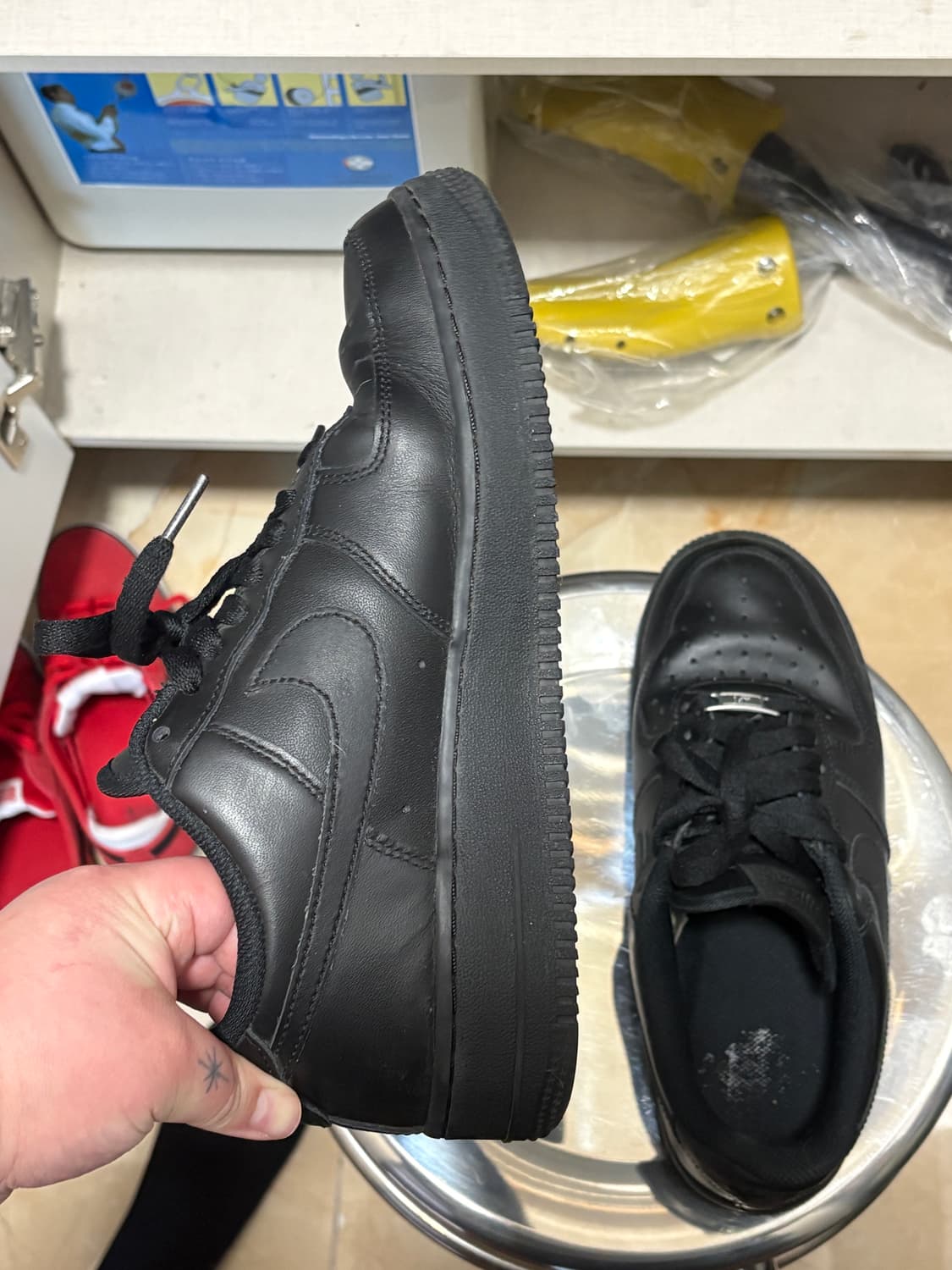 나이키 에어 포스 1 블랙 255 상품이미지2