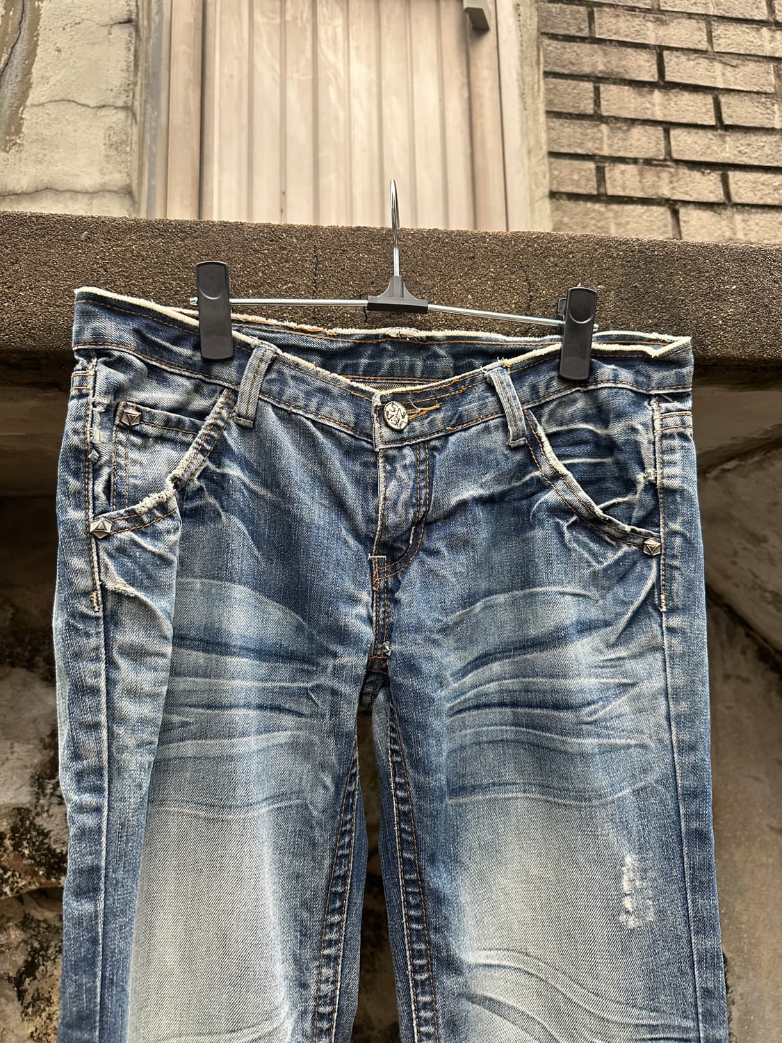 Stud point washing damage jeans  상품이미지5