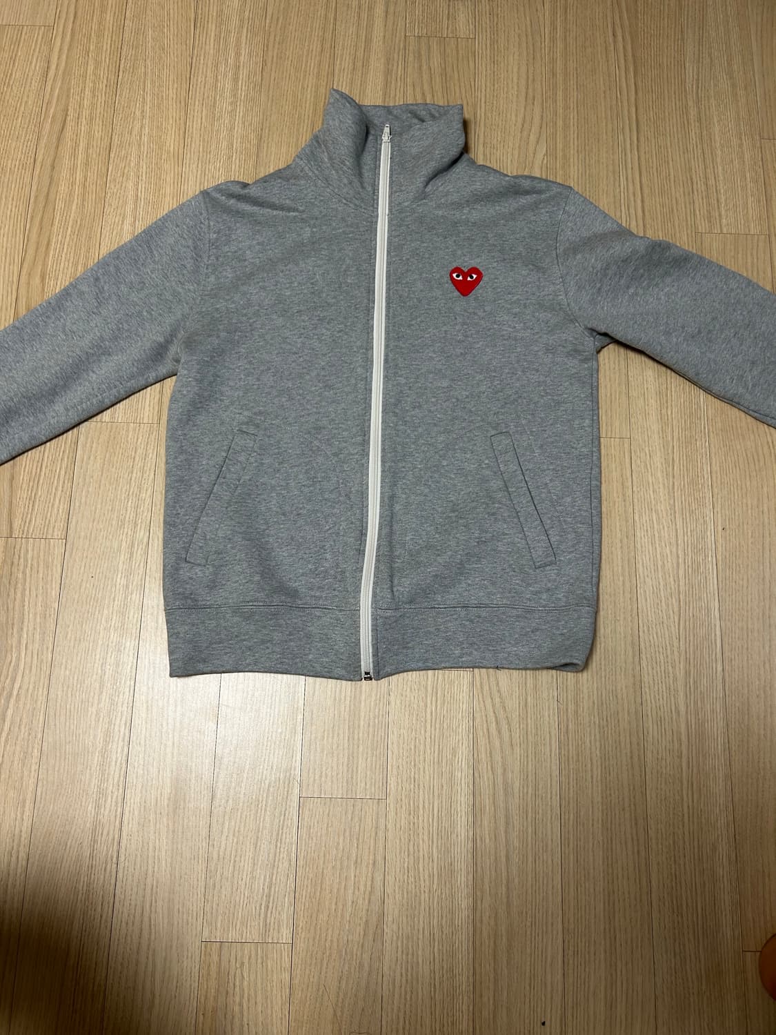 플레이 꼼데가르송 5 하트 집업 스웨트셔츠 그레이 상품이미지1