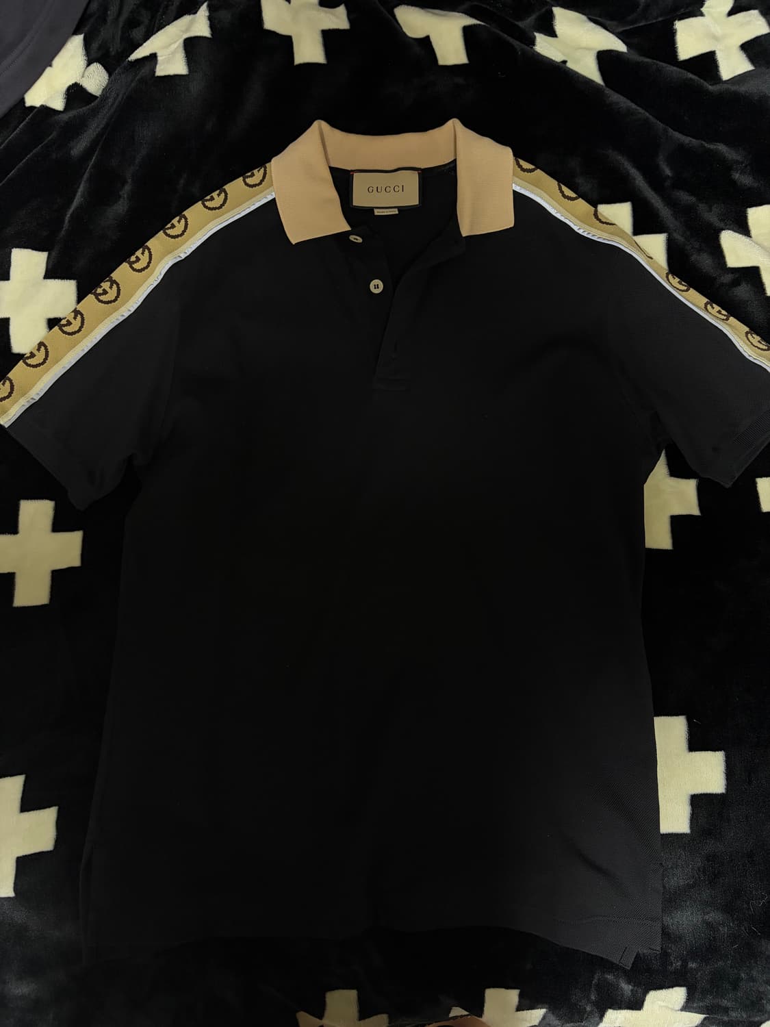 구찌 인터로킹 로고 카라티 블랙 상품이미지1