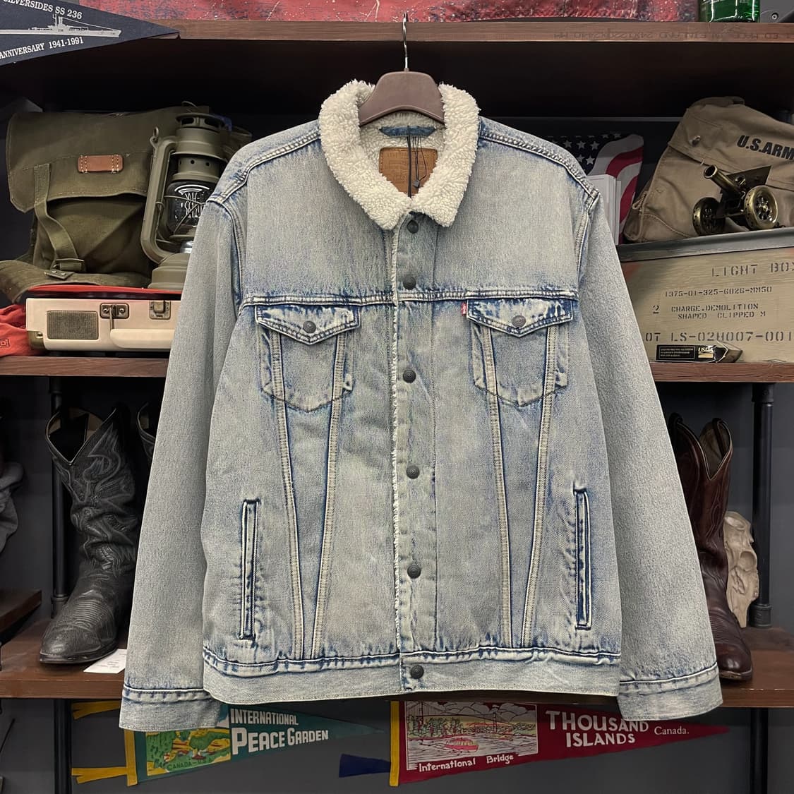 리바이스 타입 3 쉐르파 연청 데님 트러커 자켓 상품이미지1
